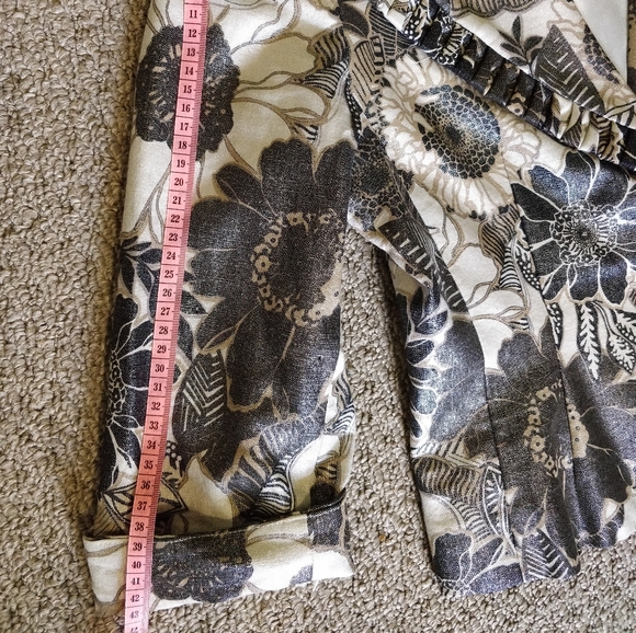 Boho Chic Floral Linen Blazer | size 6 - Picture 3 of 16